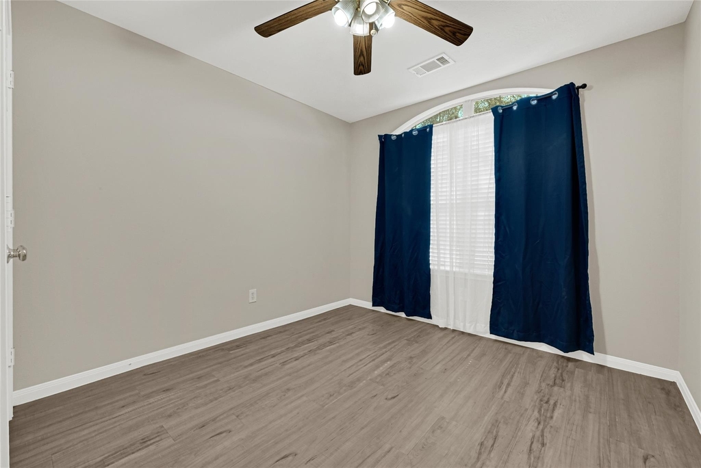 8123 Solara Bend - Photo 17