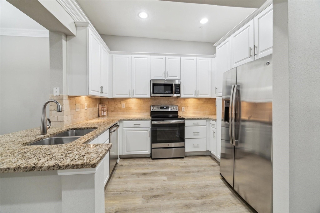 5353 Memorial Drive - Photo 2