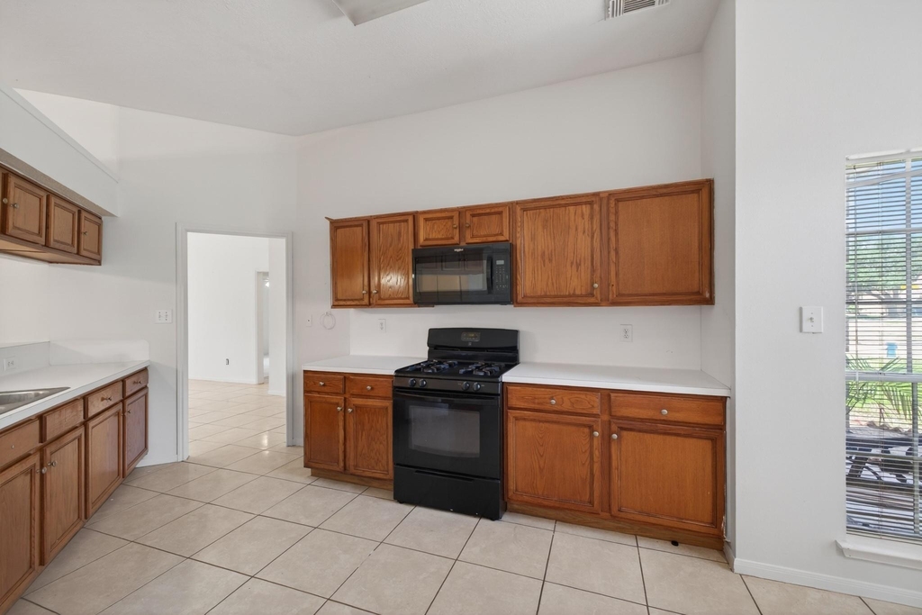 19635 Vernier Woods Lane - Photo 3