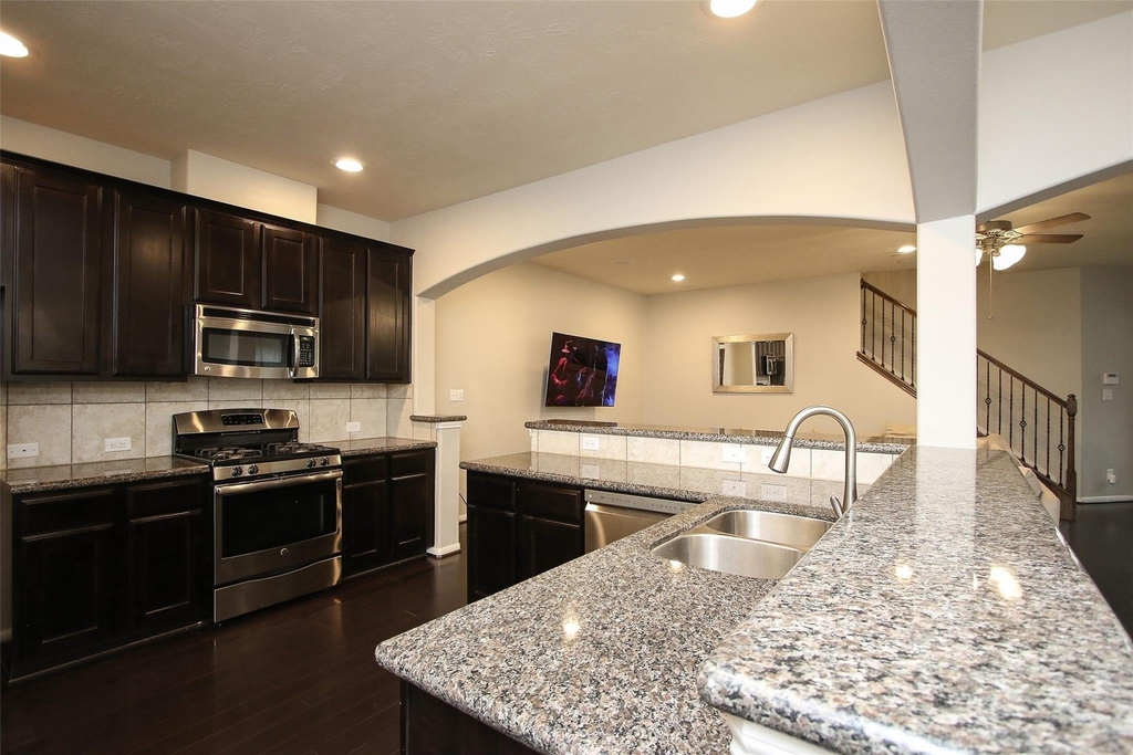 8517 Sunset Loch Drive - Photo 10