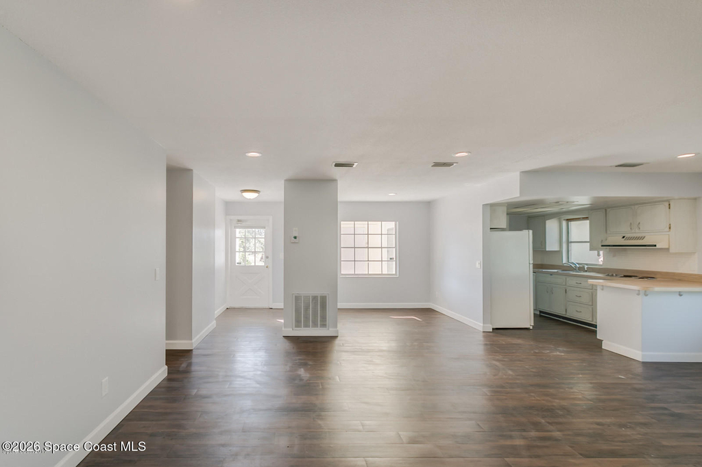 300 Amherst Avenue - Photo 3