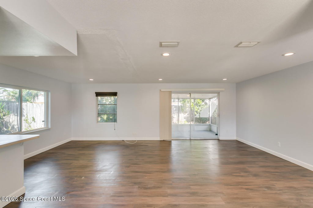 300 Amherst Avenue - Photo 11