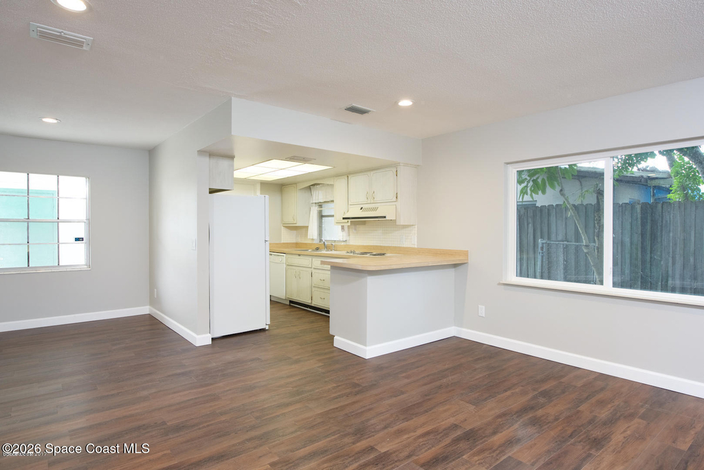 300 Amherst Avenue - Photo 6