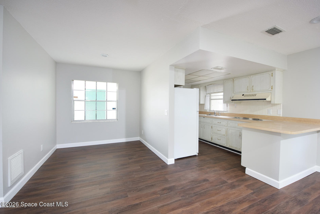 300 Amherst Avenue - Photo 4