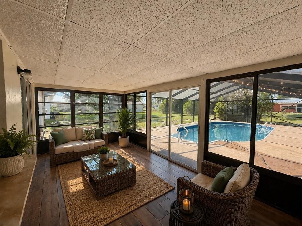 131 Sparrow Avenue - Photo 2