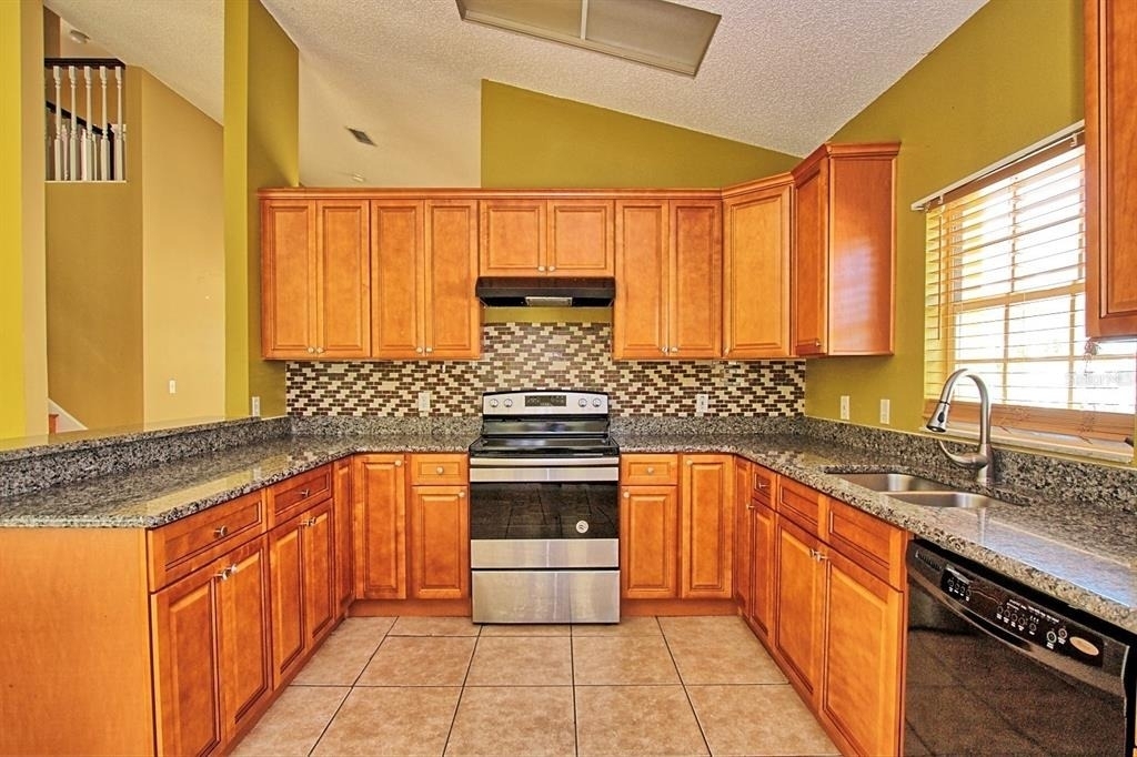 4335 Creekside Boulevard - Photo 2