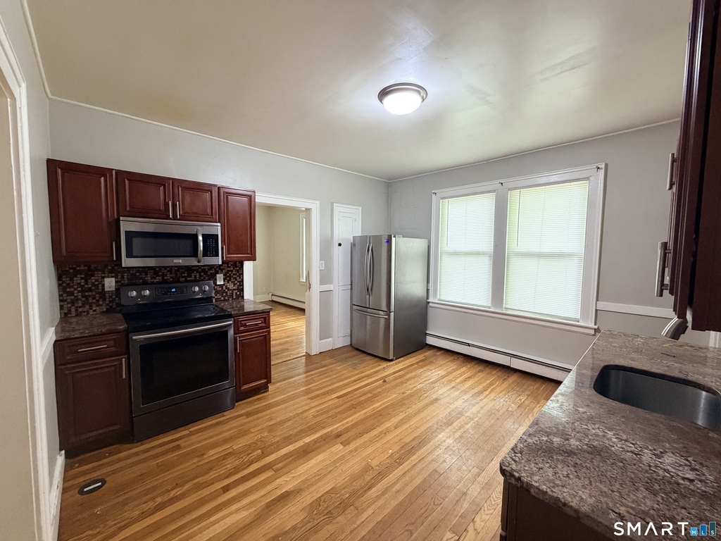152 Lyons Street - Photo 3