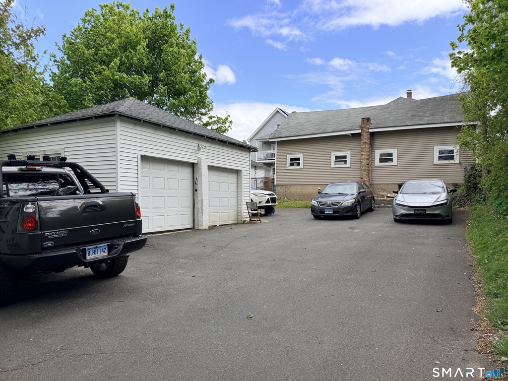 152 Lyons Street - Photo 2
