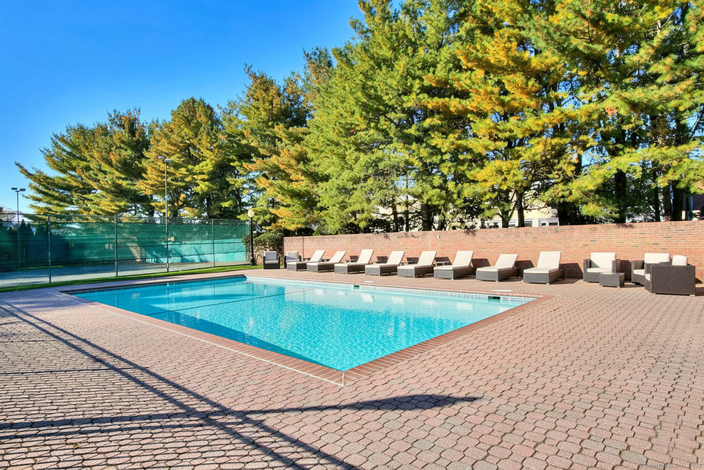 135 Regents Park - Photo 3