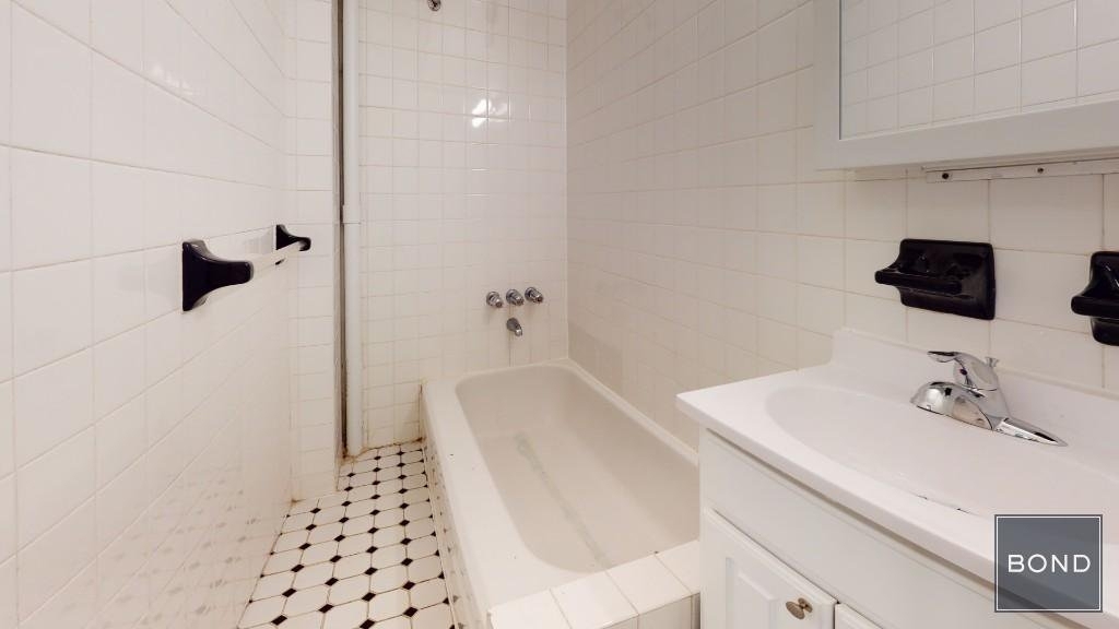 330 east 74th Street - Photo 4