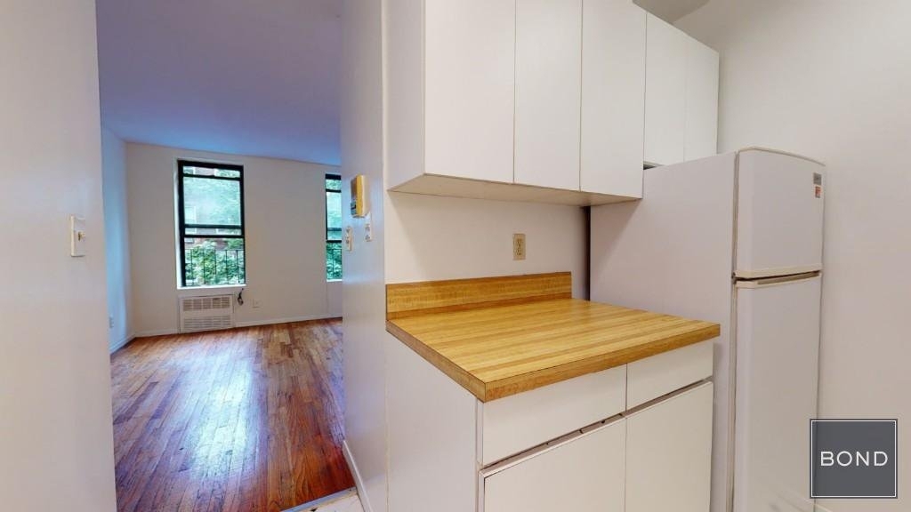 330 east 74th Street - Photo 1