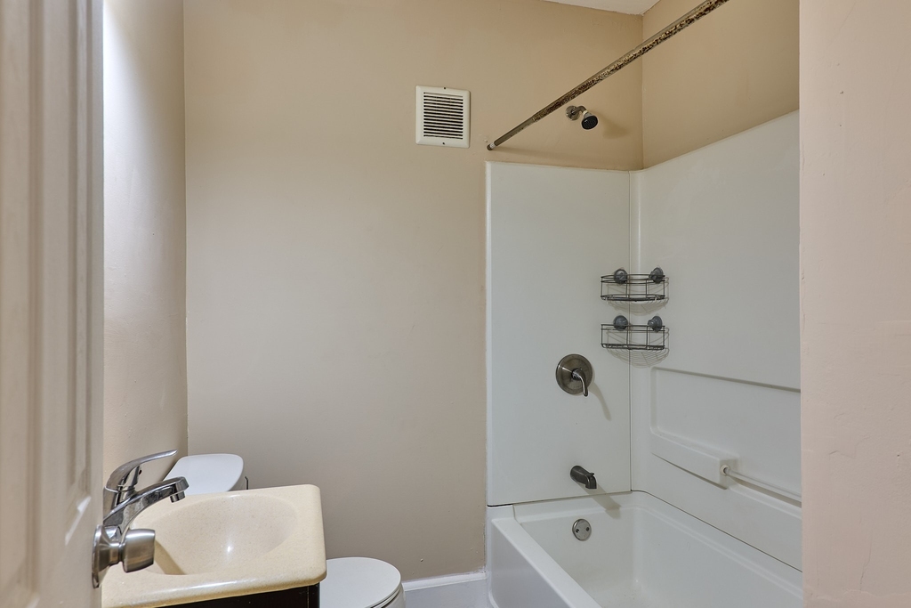 198 Court Street - Photo 3