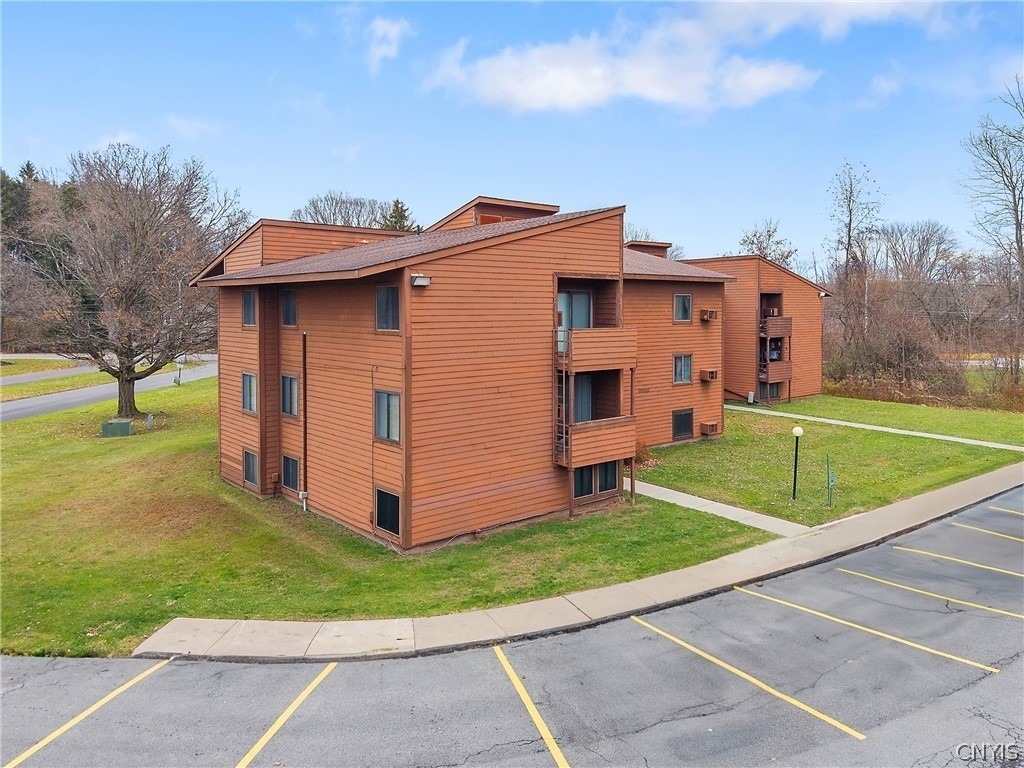327 Village Boulevard N - Photo 0