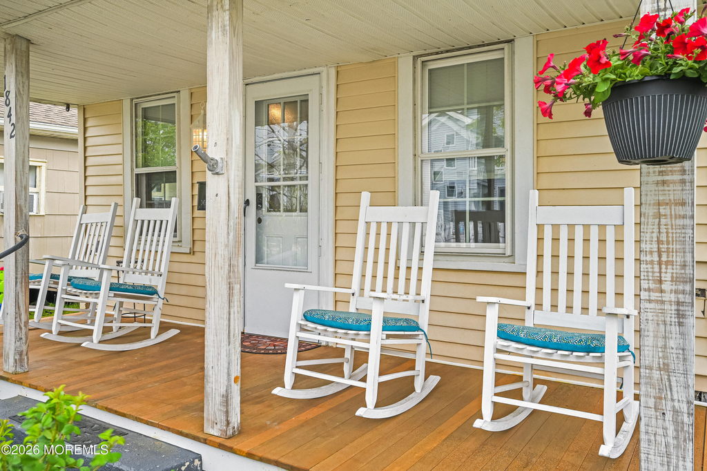 1842 Parkway - Photo 3