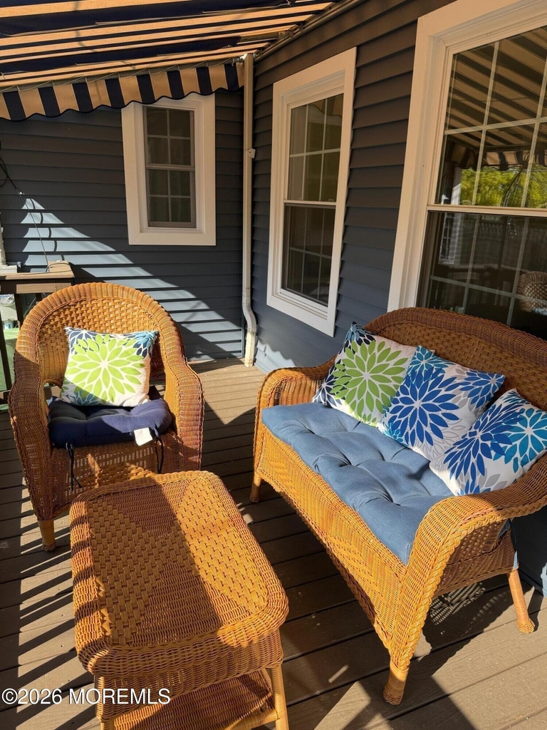 561 Monmouth Avenue - Photo 32