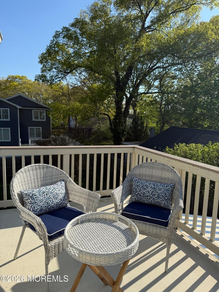 561 Monmouth Avenue - Photo 26