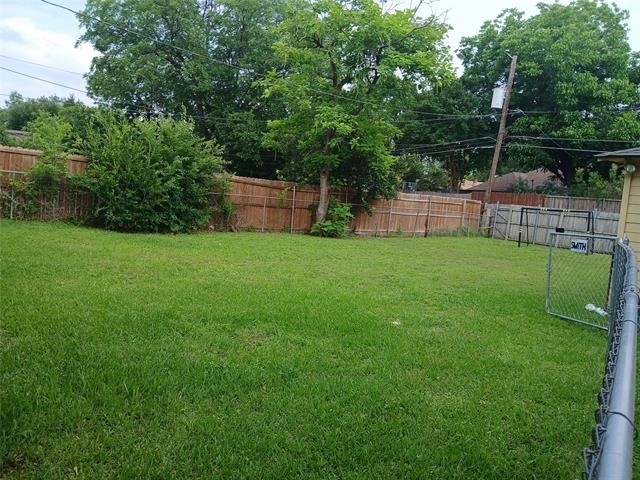 3728 Seguin Drive - Photo 3