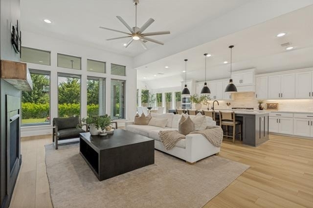 1513 Snapdragon Court - Photo 0