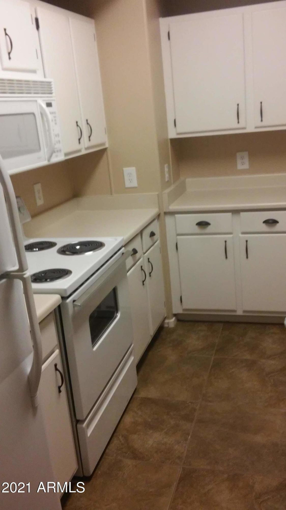 3236 E Chandler Boulevard - Photo 3