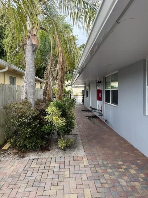 914 N Federal Highway - Photo 1