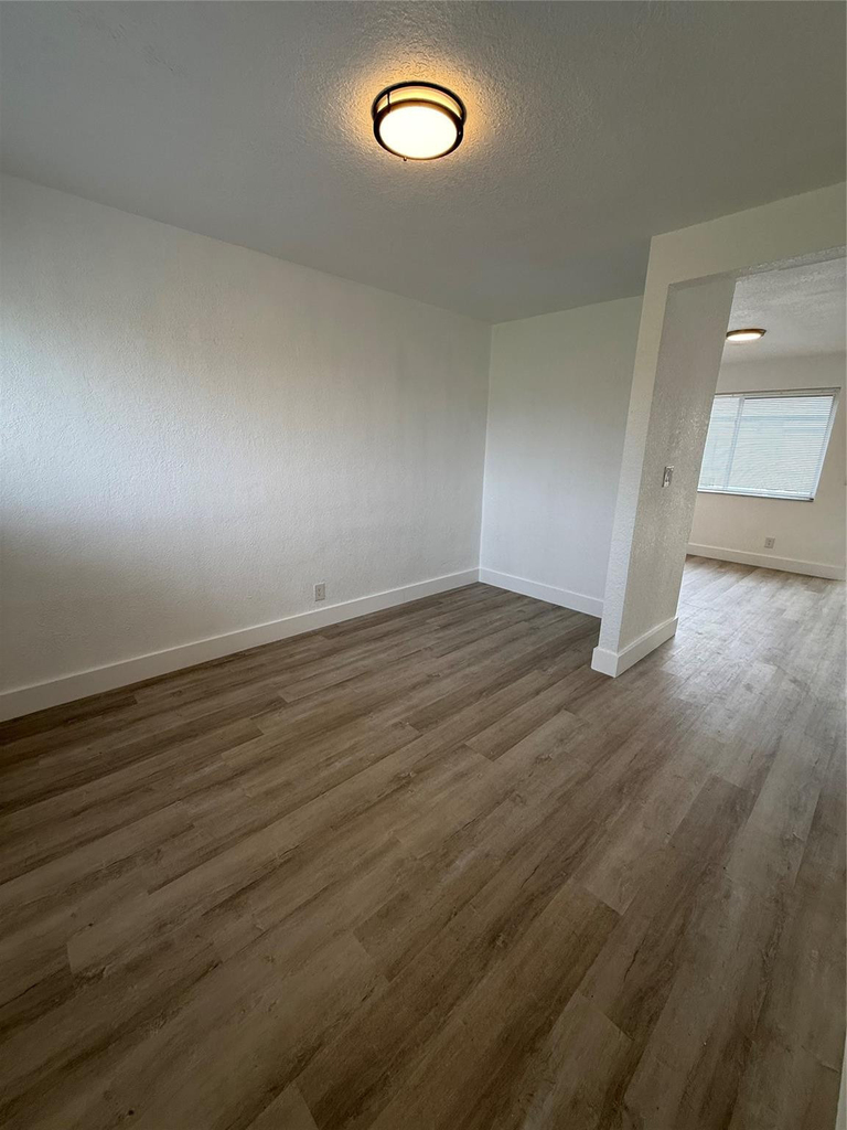 2213 Lincoln Street - Photo 5