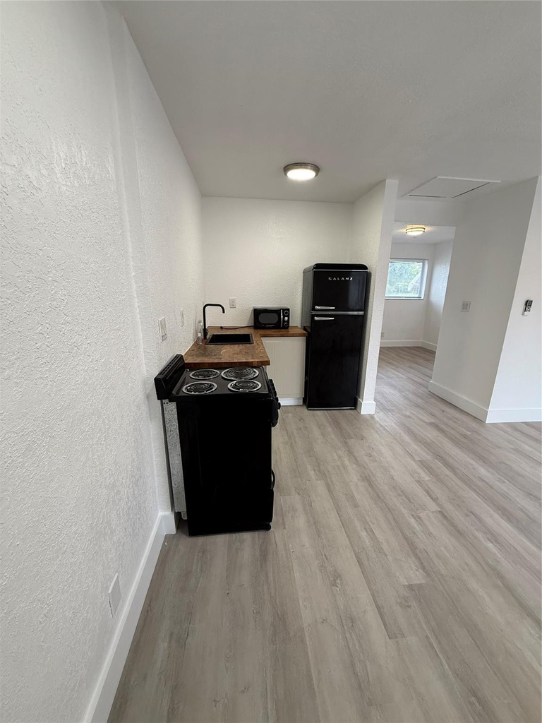 2213 Lincoln Street - Photo 1