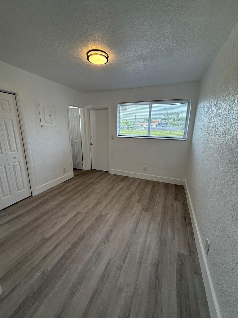 2213 Lincoln Street - Photo 6