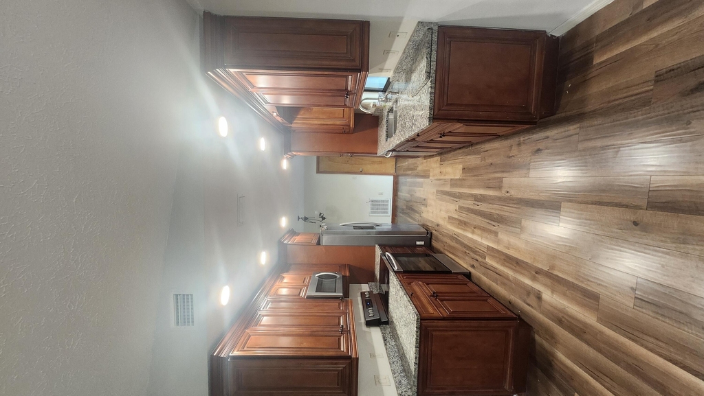 805 Se Cavern Avenue - Photo 3