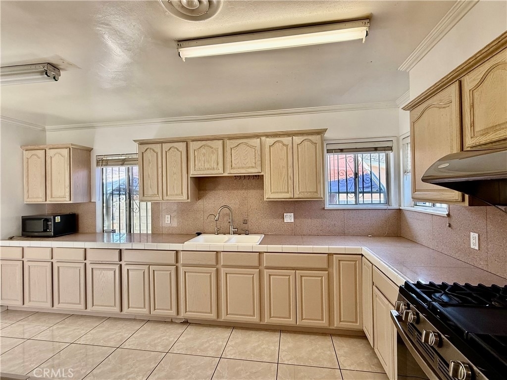 1712 Walnut St - Photo 5