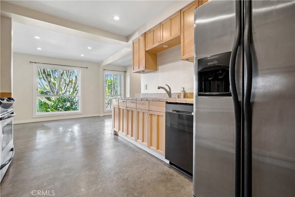 9025 Keith Avenue - Photo 4