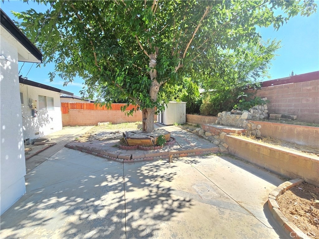 44221 4th E - Photo 16