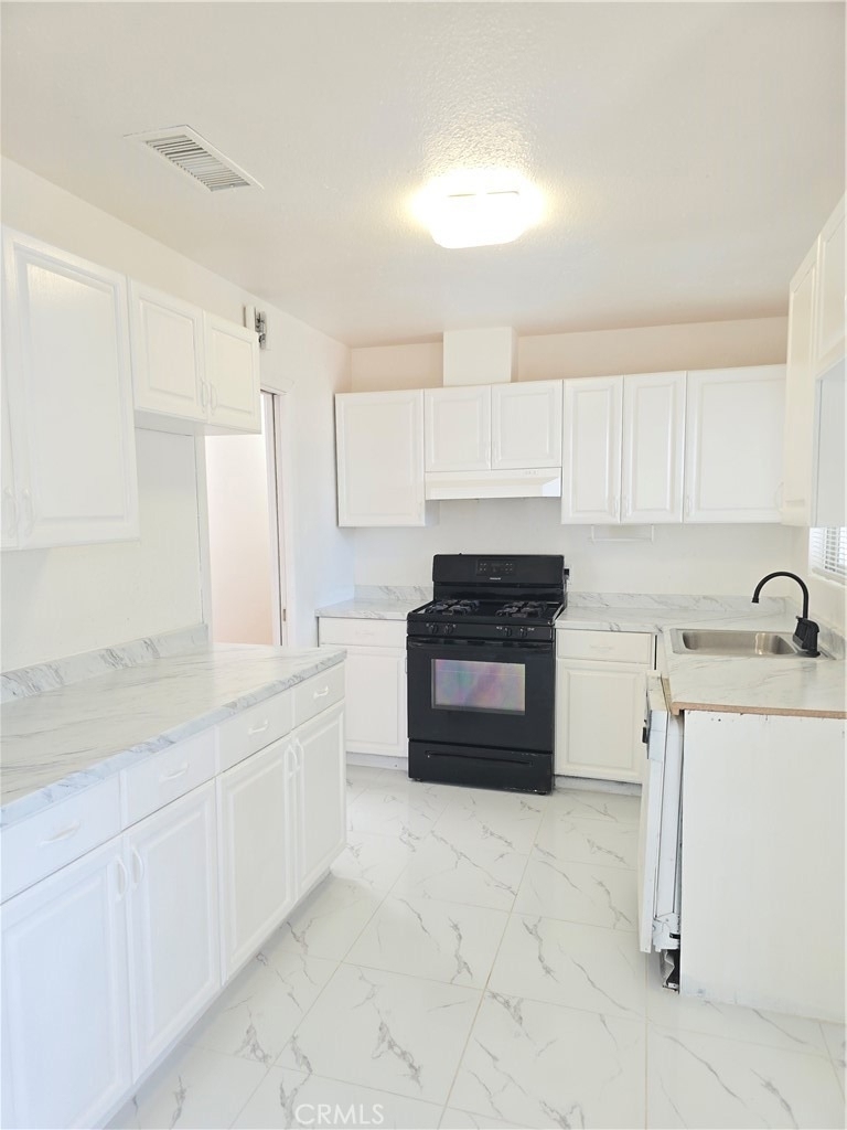 44221 4th E - Photo 1