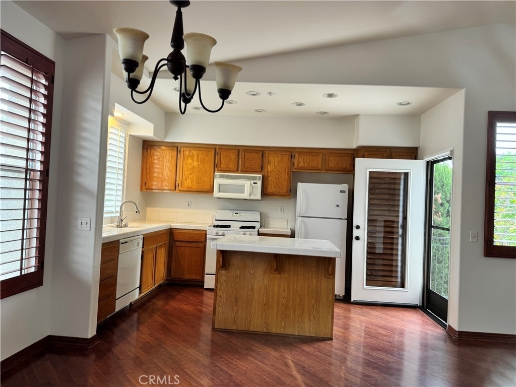 606 Larkridge - Photo 2