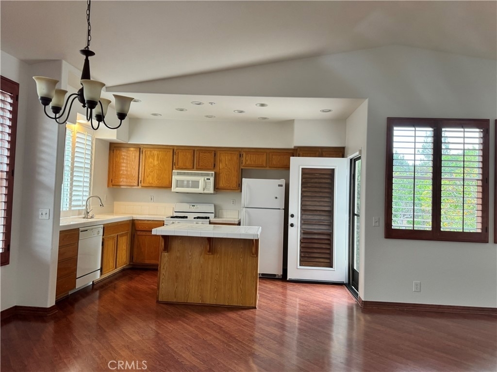606 Larkridge - Photo 1