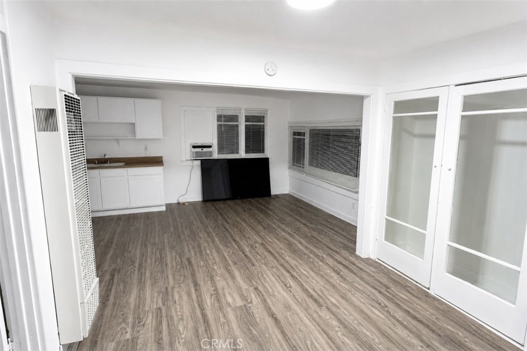 1007 E Maple St - Photo 4