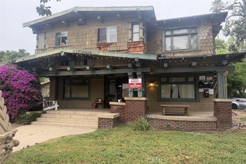 1007 E Maple St - Photo 3