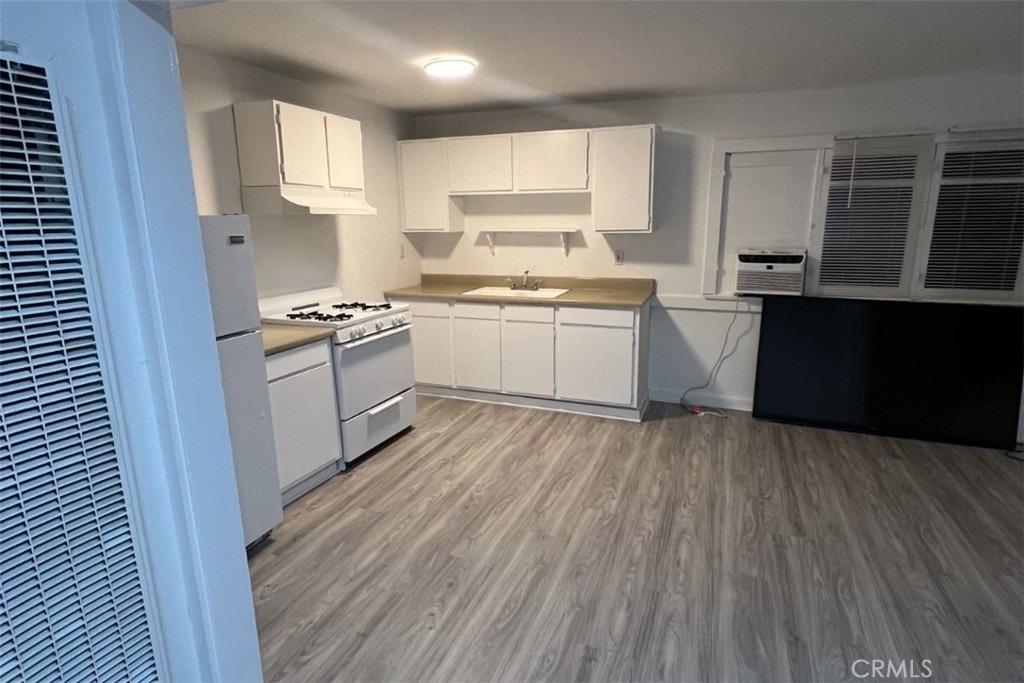 1007 E Maple St - Photo 5