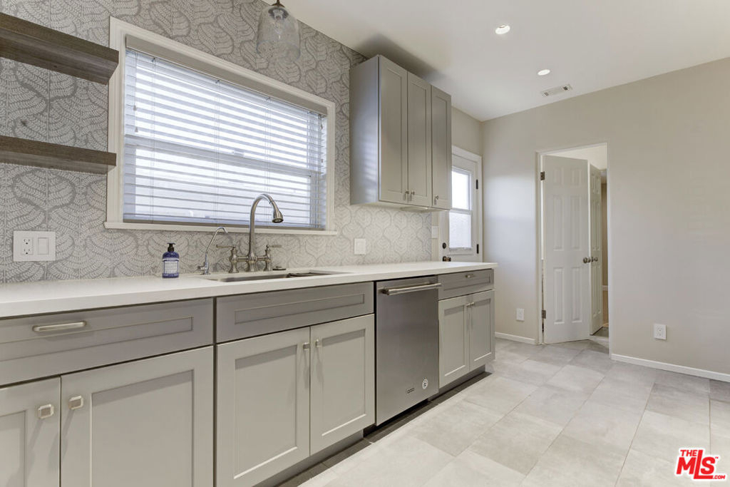 10529 Mount Gleason Avenue - Photo 13