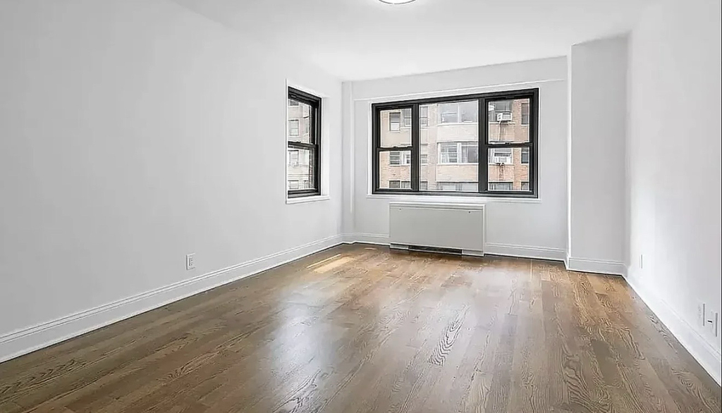 401 East 89th Street - Photo 2