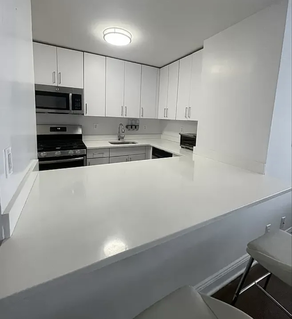 401 East 89th Street - Photo 5
