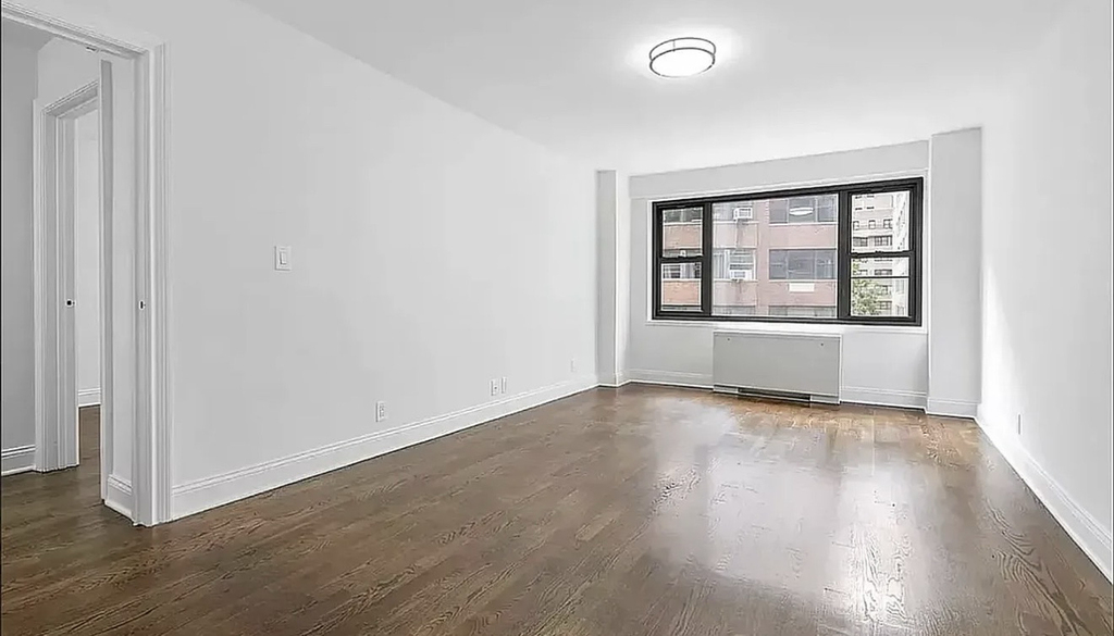 401 East 89th Street - Photo 1