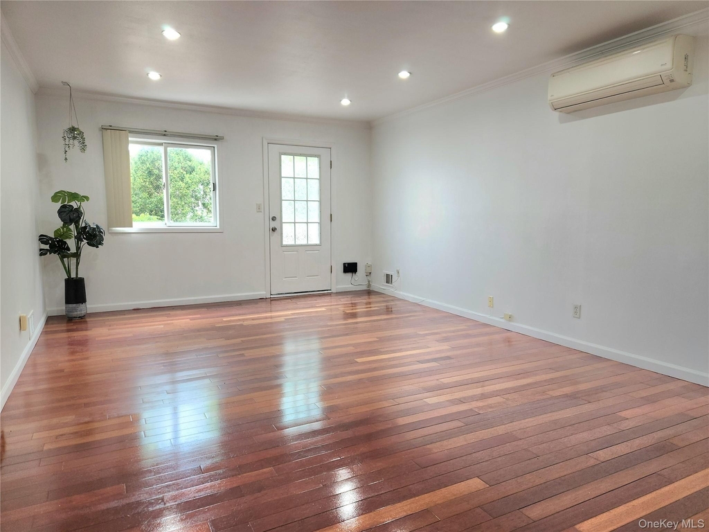 11 Howard Street - Photo 2