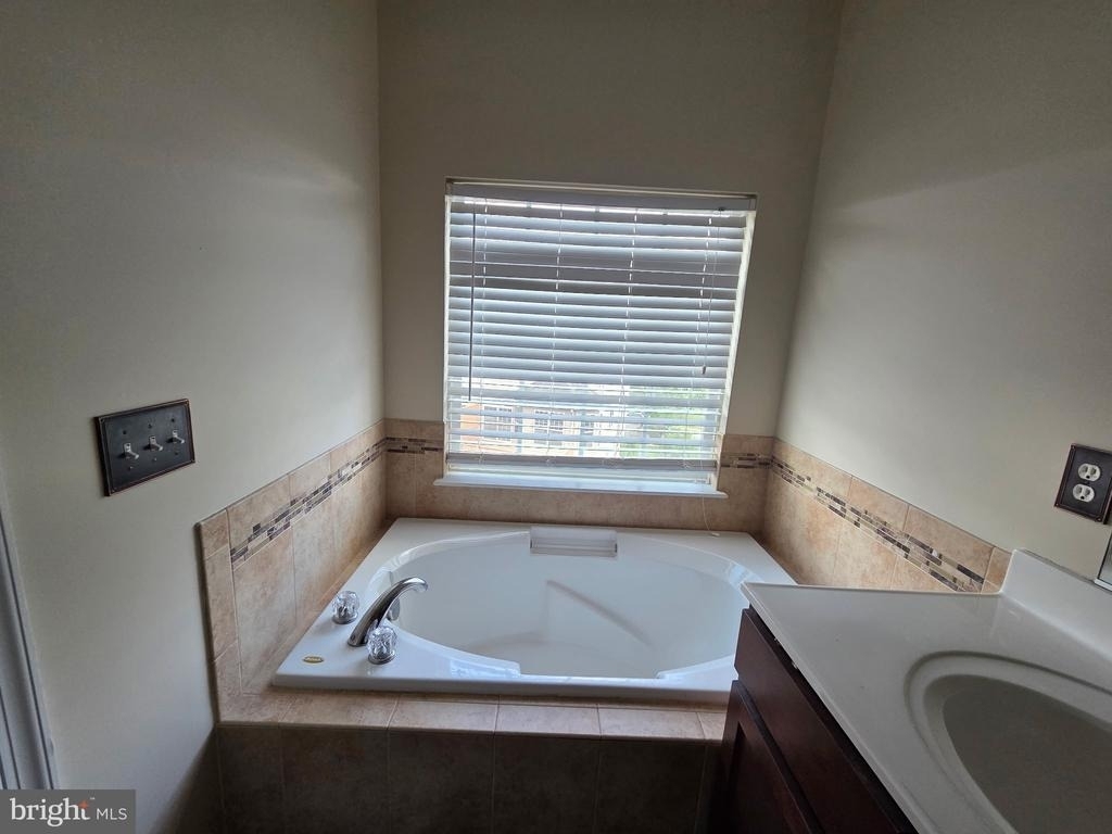 344 Woodstream Boulevard - Photo 5