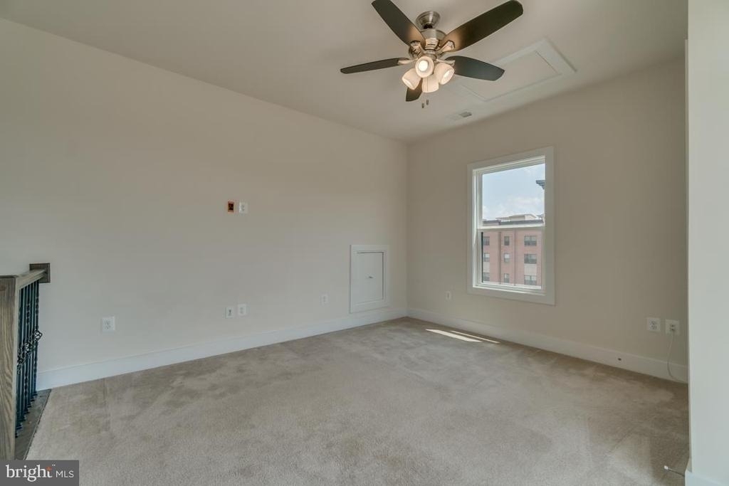 44721 Ellsworth Terrace - Photo 32