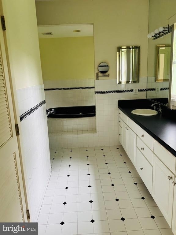 4046 Elizabeth Lane - Photo 15