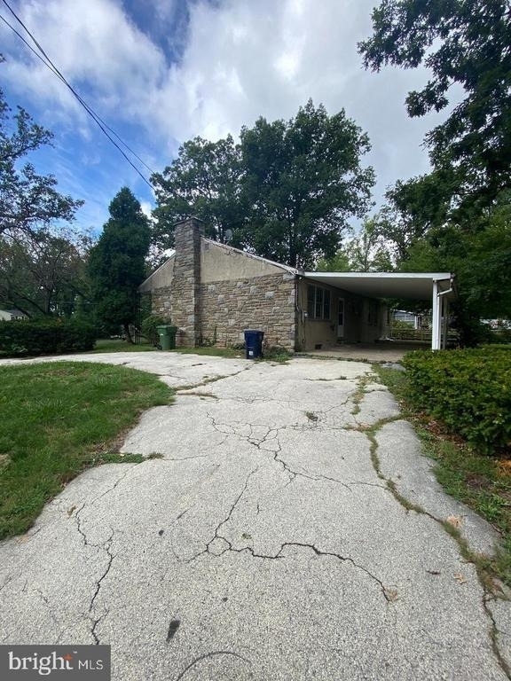 1002 Windsor Avenue - Photo 1