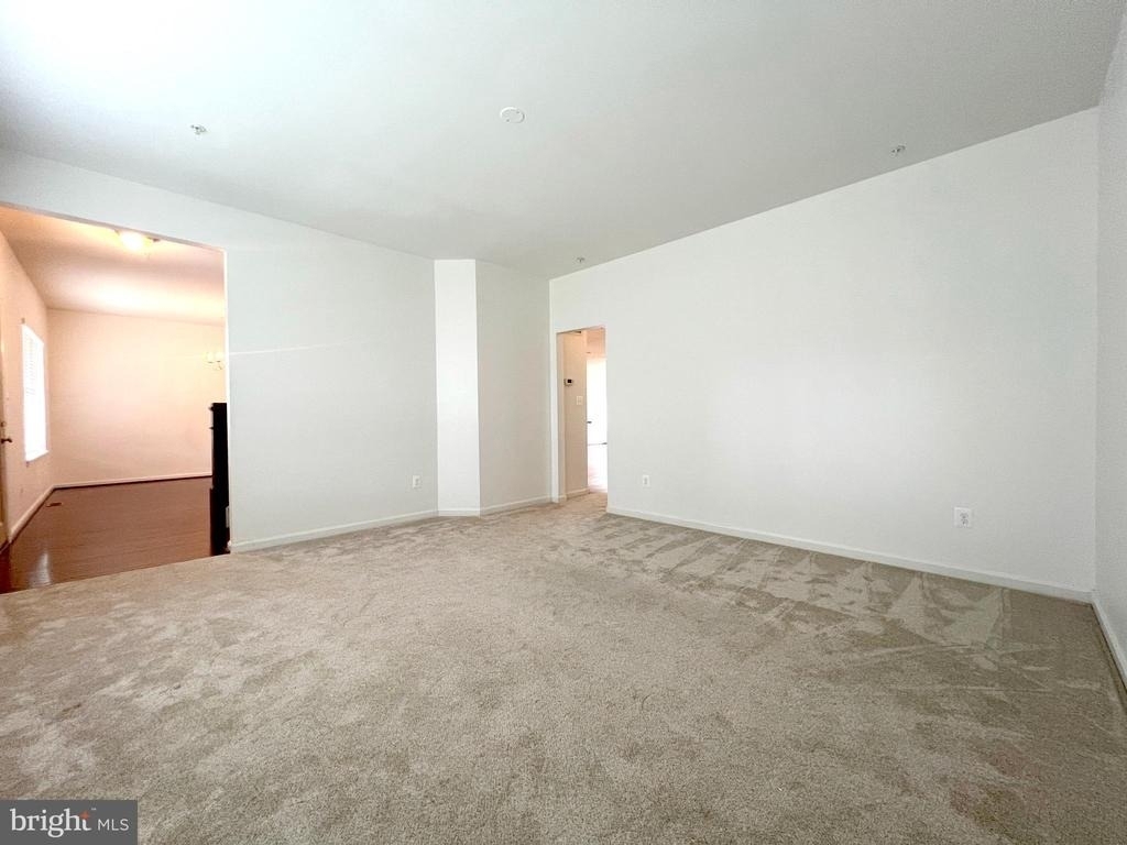 312 Breeding Boulevard - Photo 4