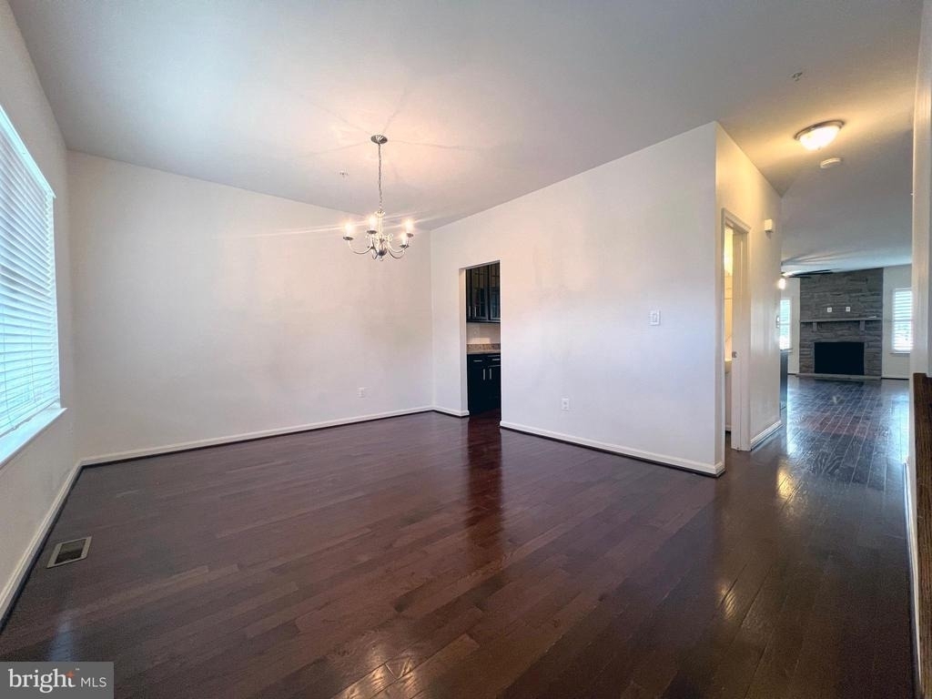 312 Breeding Boulevard - Photo 3