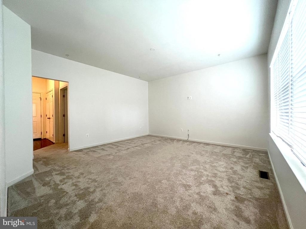 312 Breeding Boulevard - Photo 5