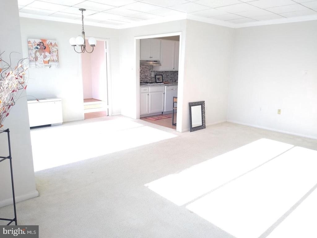 10401 Grosvenor Place - Photo 5